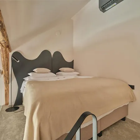 Handmade - Free Gated Parking - Self Check In Apartamento Liubliana